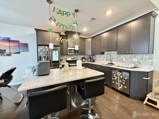 102 Dickson Court, Highland Park, NJ 08904