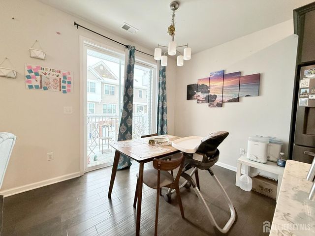 102 Dickson Court, Highland Park, NJ 08904