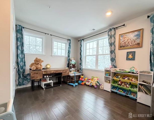 102 Dickson Court, Highland Park, NJ 08904