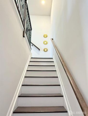 102 Dickson Court, Highland Park, NJ 08904