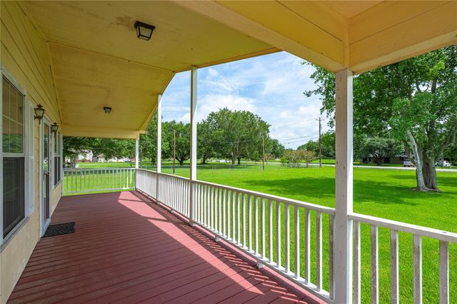 5710 County Road 166, Alvin, TX 77511