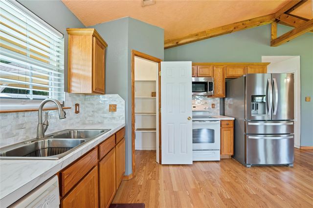 5710 County Road 166, Alvin, TX 77511