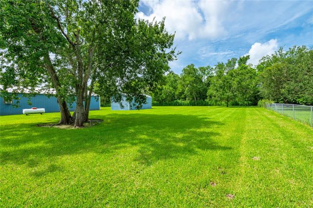 5710 County Road 166, Alvin, TX 77511