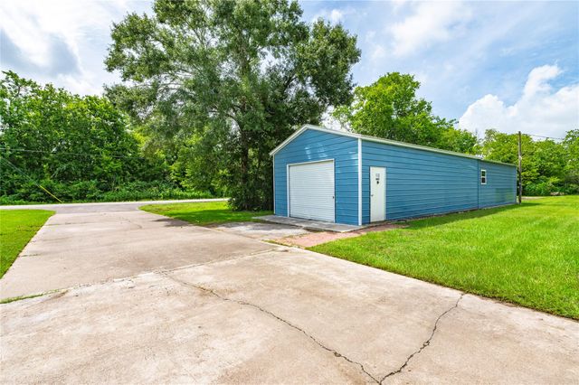 5710 County Road 166, Alvin, TX 77511