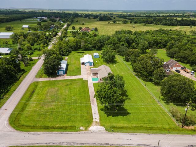 5710 County Road 166, Alvin, TX 77511