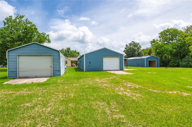 5710 County Road 166, Alvin, TX 77511