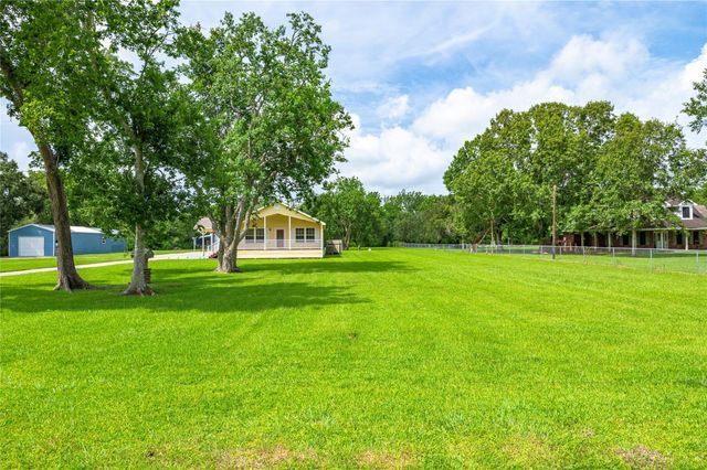 5710 County Road 166, Alvin, TX 77511
