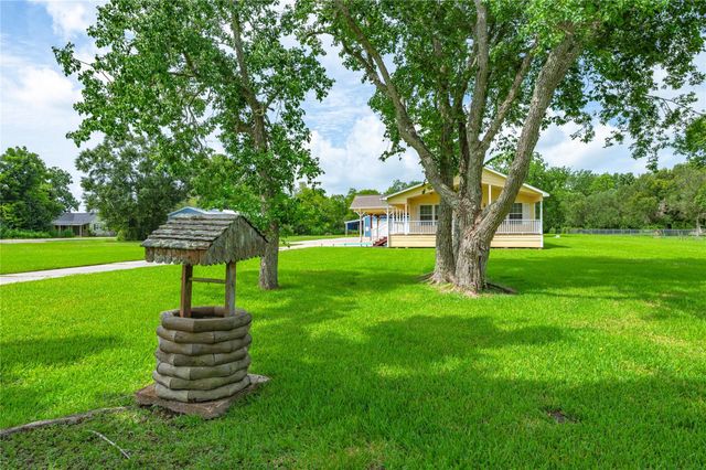 5710 County Road 166, Alvin, TX 77511
