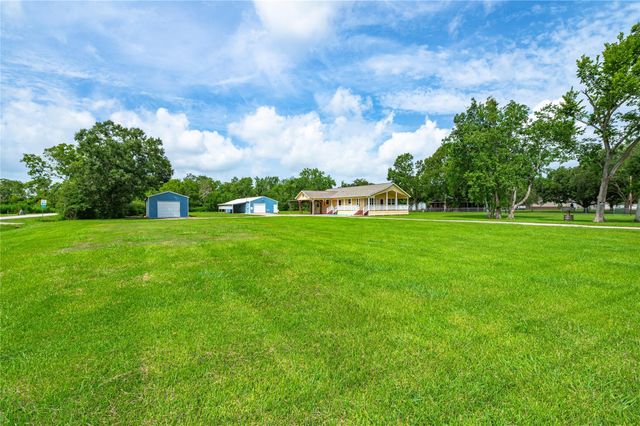 5710 County Road 166, Alvin, TX 77511