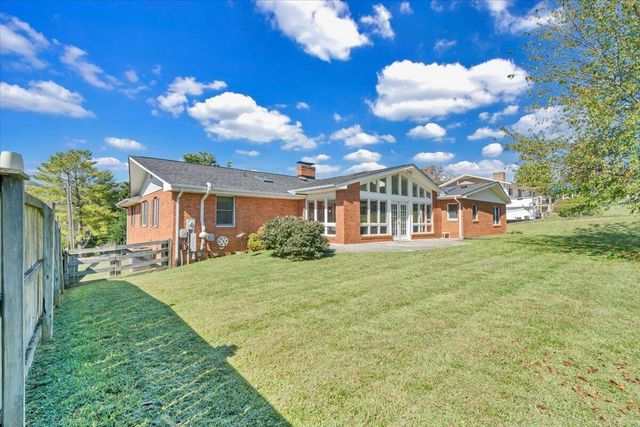 674 Azalea RD, Daleville, VA 24083