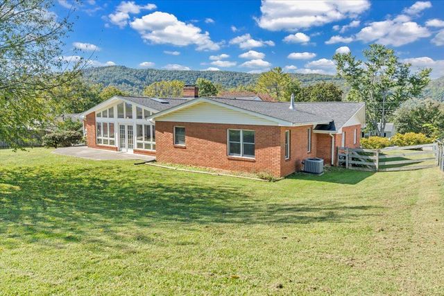 674 Azalea RD, Daleville, VA 24083