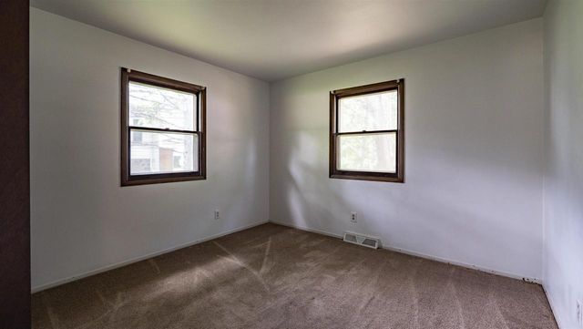 622 W FULTON STREET, Waupaca, WI 54981