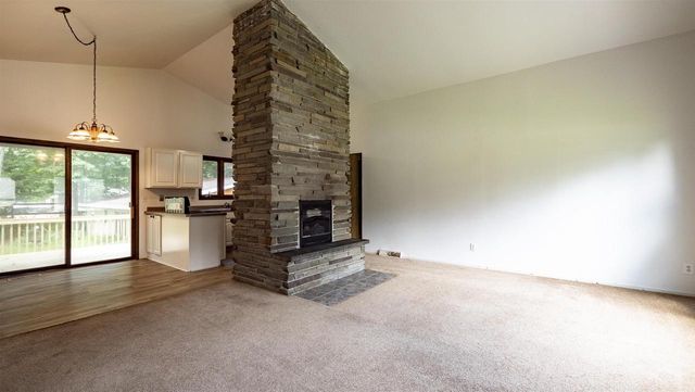 622 W FULTON STREET, Waupaca, WI 54981