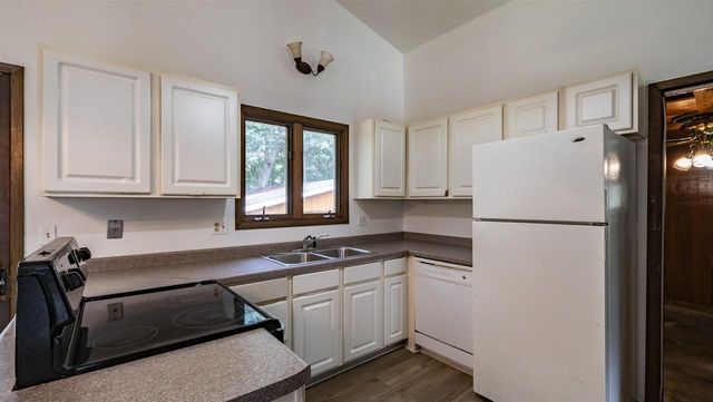 622 W FULTON STREET, Waupaca, WI 54981
