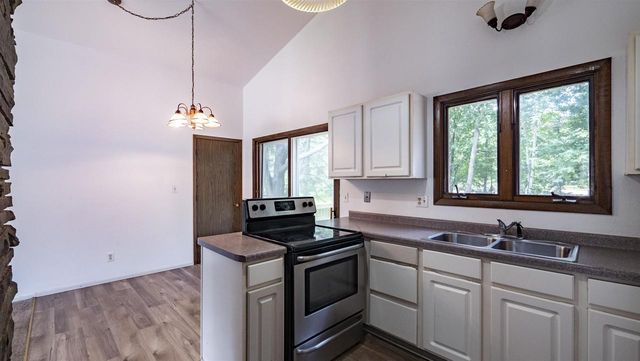 622 W FULTON STREET, Waupaca, WI 54981