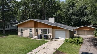 622 W FULTON STREET, Waupaca, WI 54981