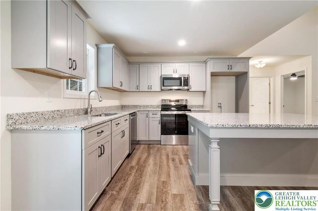 Pine Hollow Drive, Mahoning Twp, PA 18235