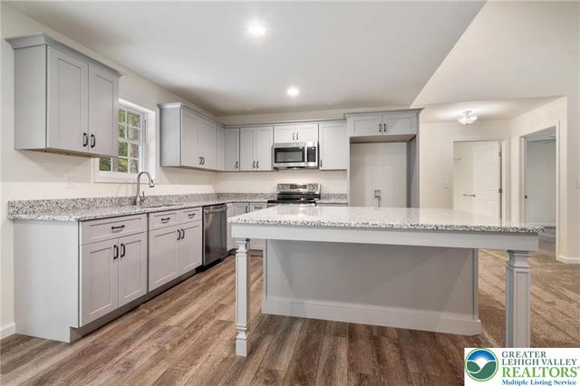 Pine Hollow Drive, Mahoning Twp, PA 18235