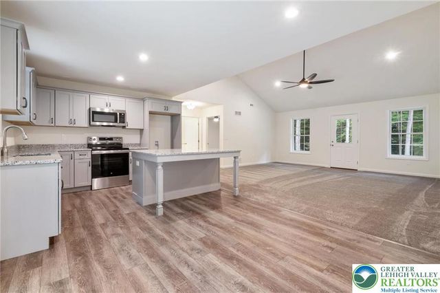 Pine Hollow Drive, Mahoning Twp, PA 18235