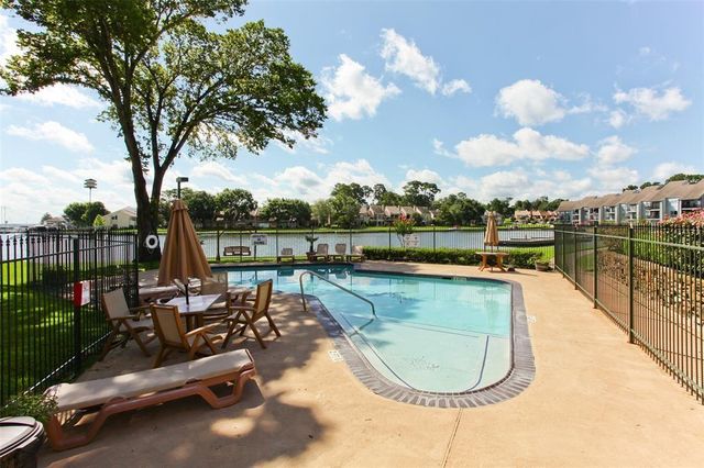 11126 Twain Drive, Montgomery, TX 77356