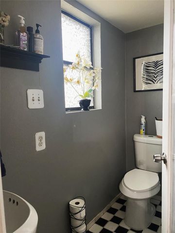 70 Evanston Street 1, Houston, TX 77015