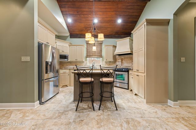 104 Flora Springs Drive, Youngsville, LA 70592
