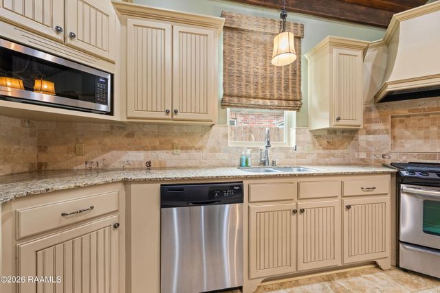 104 Flora Springs Drive, Youngsville, LA 70592