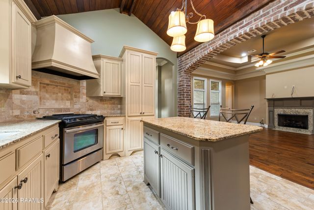 104 Flora Springs Drive, Youngsville, LA 70592