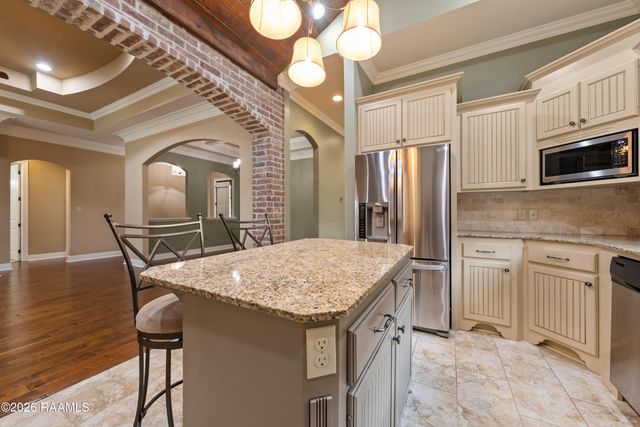 104 Flora Springs Drive, Youngsville, LA 70592