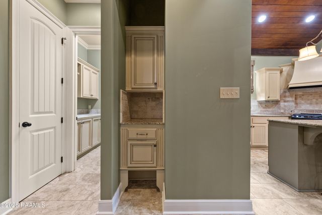 104 Flora Springs Drive, Youngsville, LA 70592