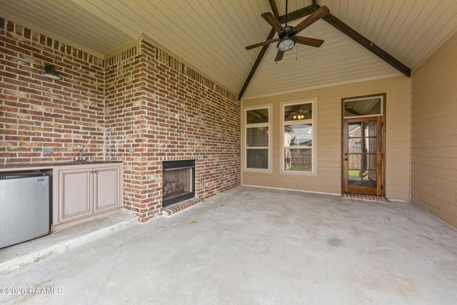 104 Flora Springs Drive, Youngsville, LA 70592