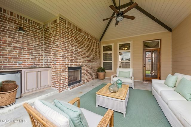 104 Flora Springs Drive, Youngsville, LA 70592