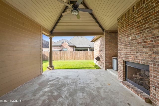 104 Flora Springs Drive, Youngsville, LA 70592