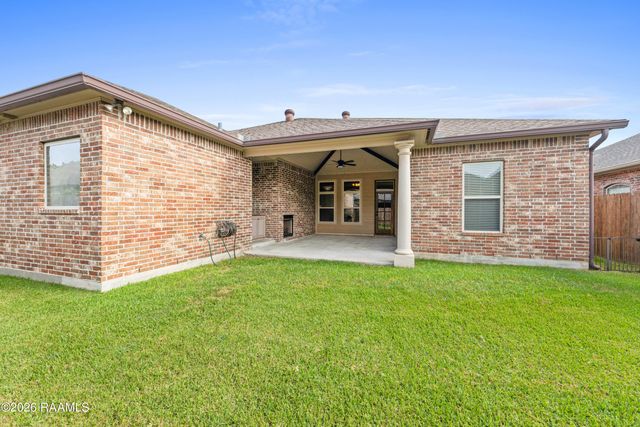 104 Flora Springs Drive, Youngsville, LA 70592