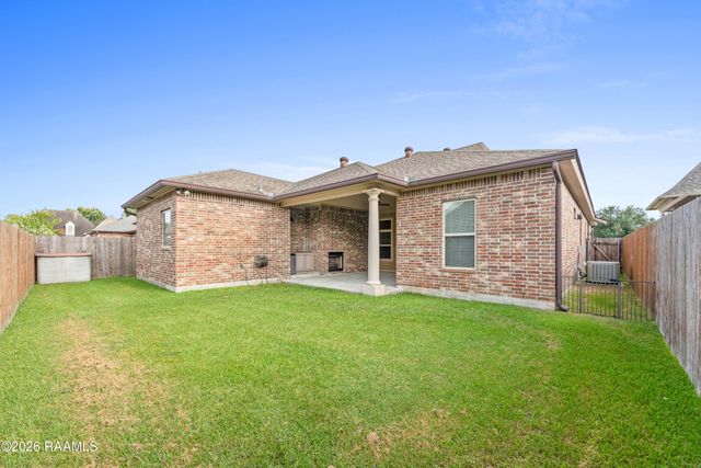 104 Flora Springs Drive, Youngsville, LA 70592