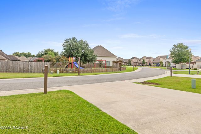 104 Flora Springs Drive, Youngsville, LA 70592