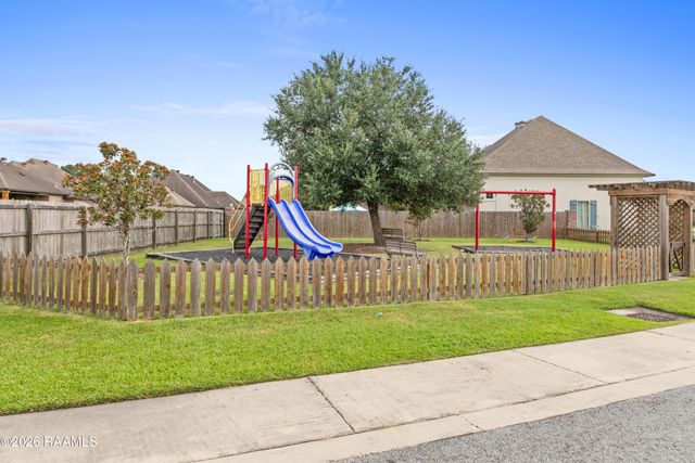 104 Flora Springs Drive, Youngsville, LA 70592