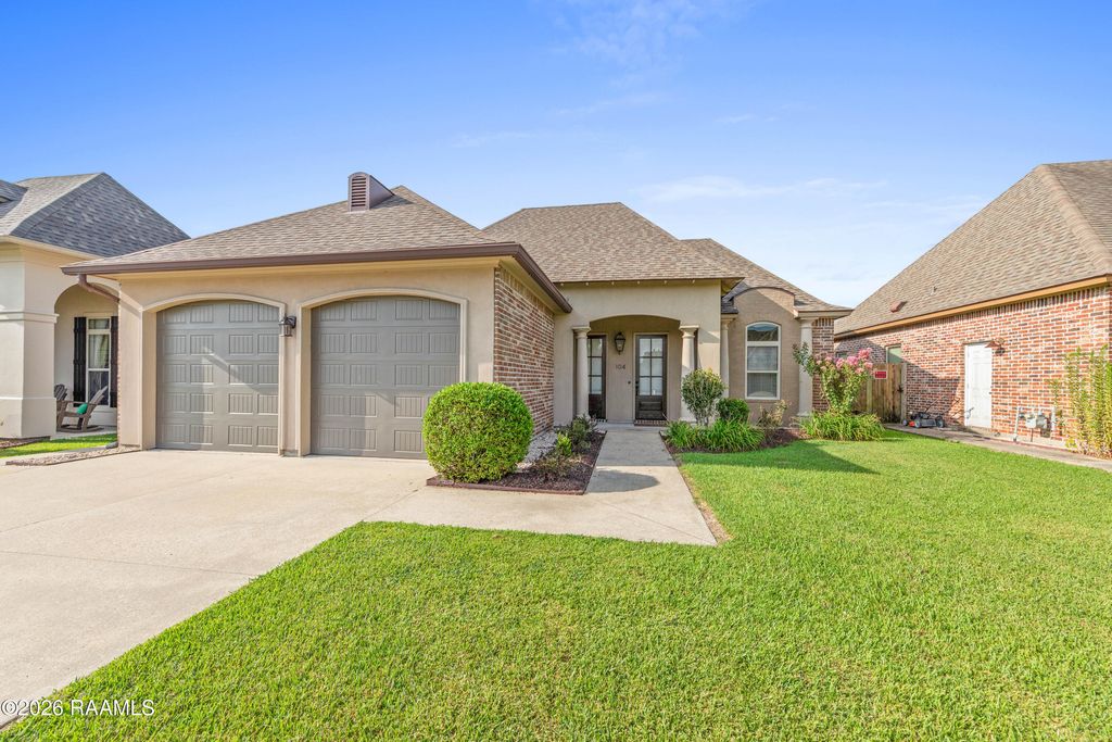 104 Flora Springs Drive, Youngsville, LA 70592
