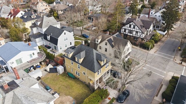 128 Cottage St, New Bedford, MA 02740