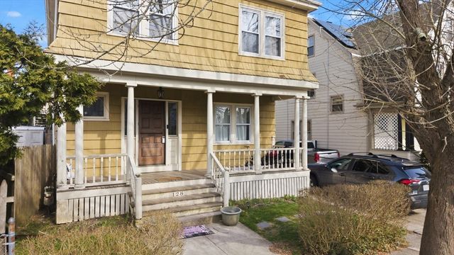 128 Cottage St, New Bedford, MA 02740
