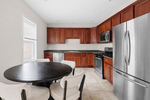 128 Cottage St, New Bedford, MA 02740