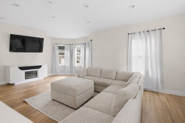 128 Cottage St, New Bedford, MA 02740