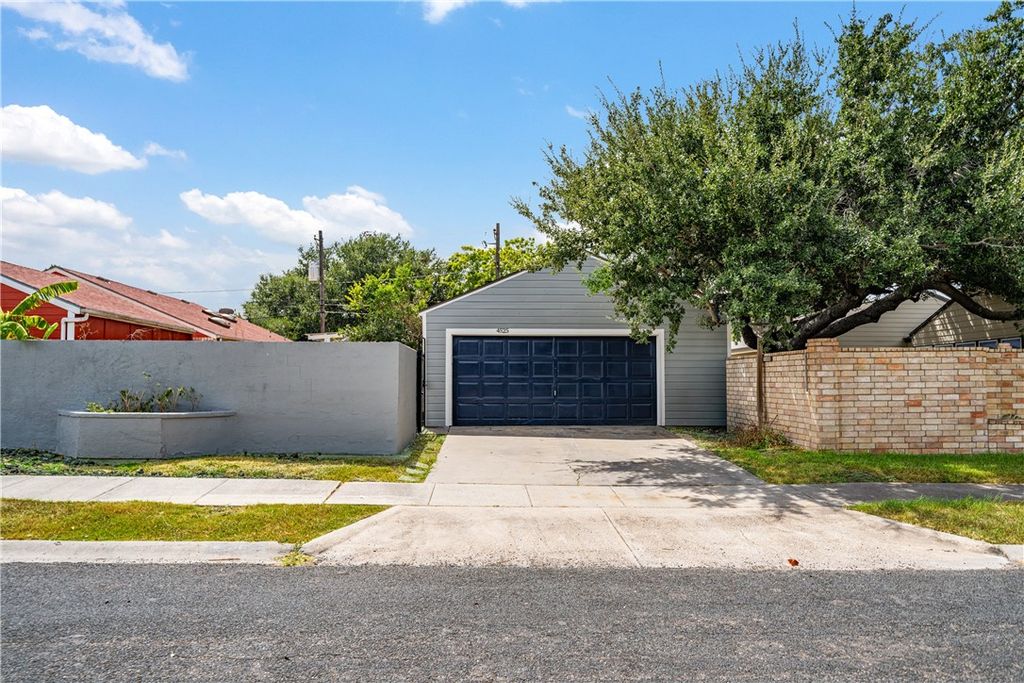 4525 Sunlight Dr, Corpus Christi, TX 78413 — photo 2