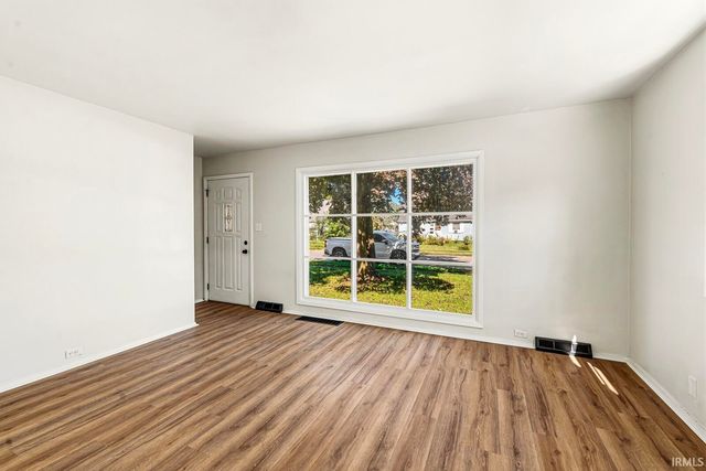 4424 Meadow Lane, South Bend, IN 46619