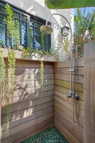 737 N Orange Drive, Los Angeles, CA 90038