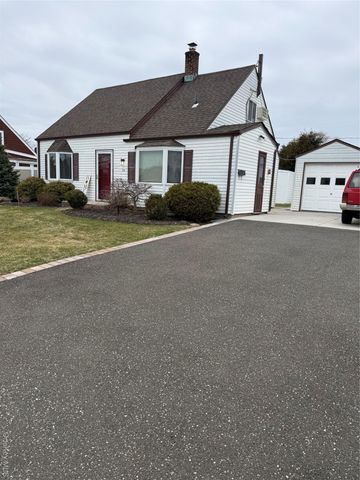 34 Quarry Lane, Levittown, NY 11756