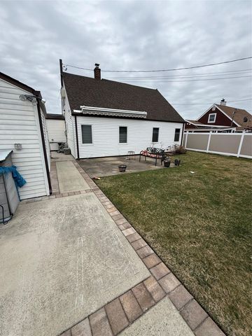 34 Quarry Lane, Levittown, NY 11756