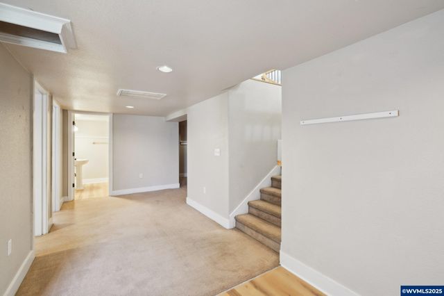 1088 Cascade Dr NW, Salem, OR 97301