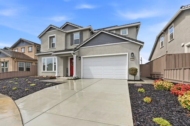 1230 Robbies Court, Hollister, CA 95023
