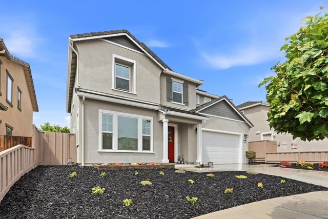 1230 Robbies Court, Hollister, CA 95023